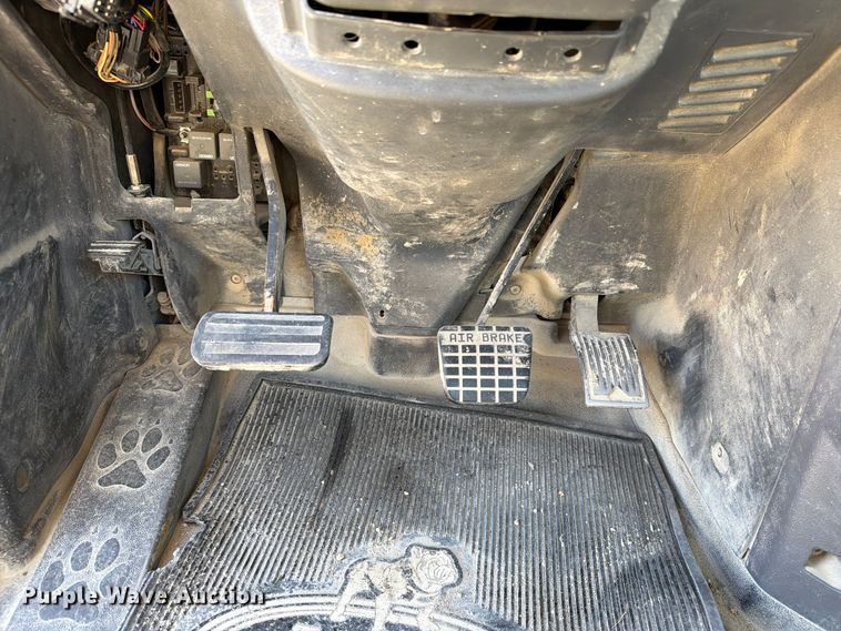 image for item EX1123 2016 Mack CXU613 semi truck