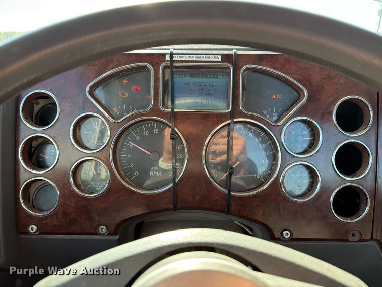image for item EX1123 2016 Mack CXU613 semi truck
