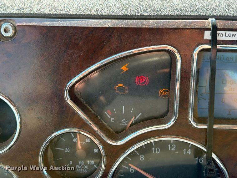 image for item EX1123 2016 Mack CXU613 semi truck