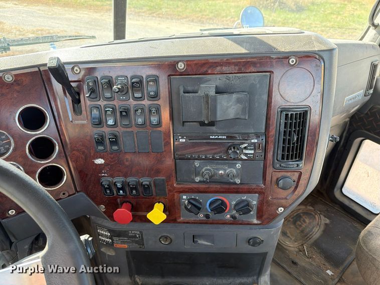 image for item EX1123 2016 Mack CXU613 semi truck