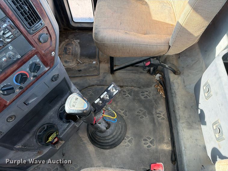 image for item EX1123 2016 Mack CXU613 semi truck