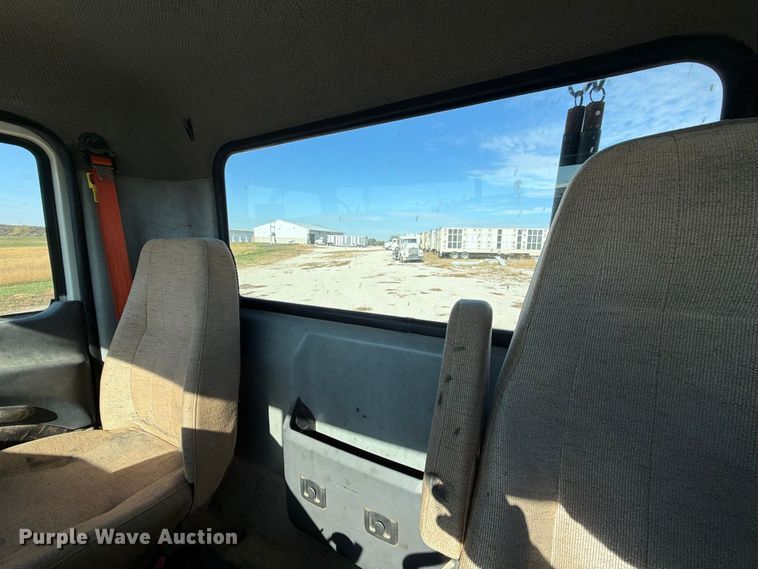 image for item EX1123 2016 Mack CXU613 semi truck