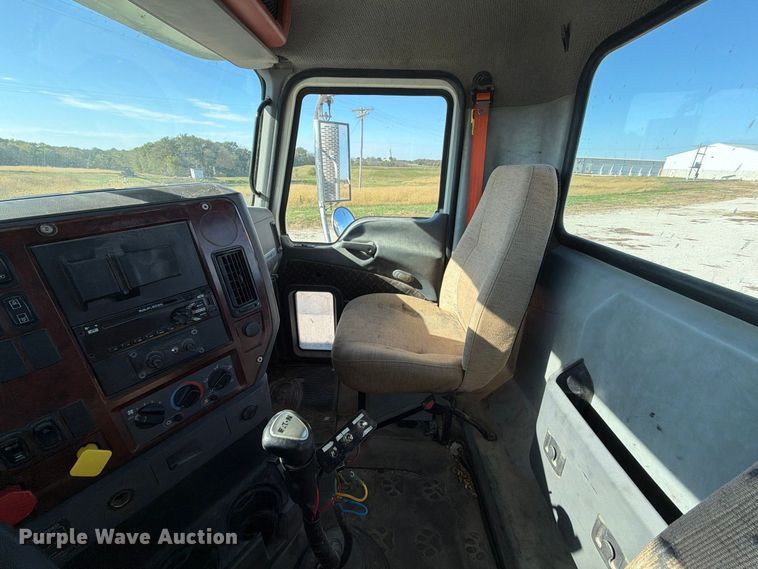 image for item EX1123 2016 Mack CXU613 semi truck