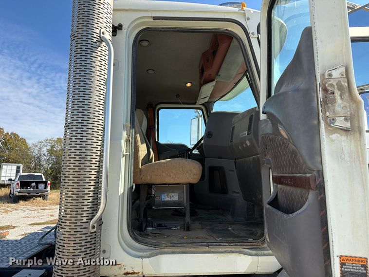 image for item EX1123 2016 Mack CXU613 semi truck