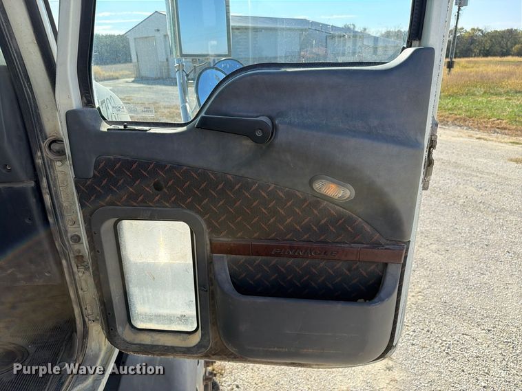 image for item EX1123 2016 Mack CXU613 semi truck