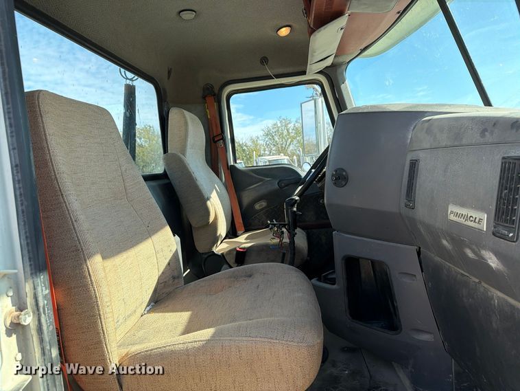 image for item EX1123 2016 Mack CXU613 semi truck