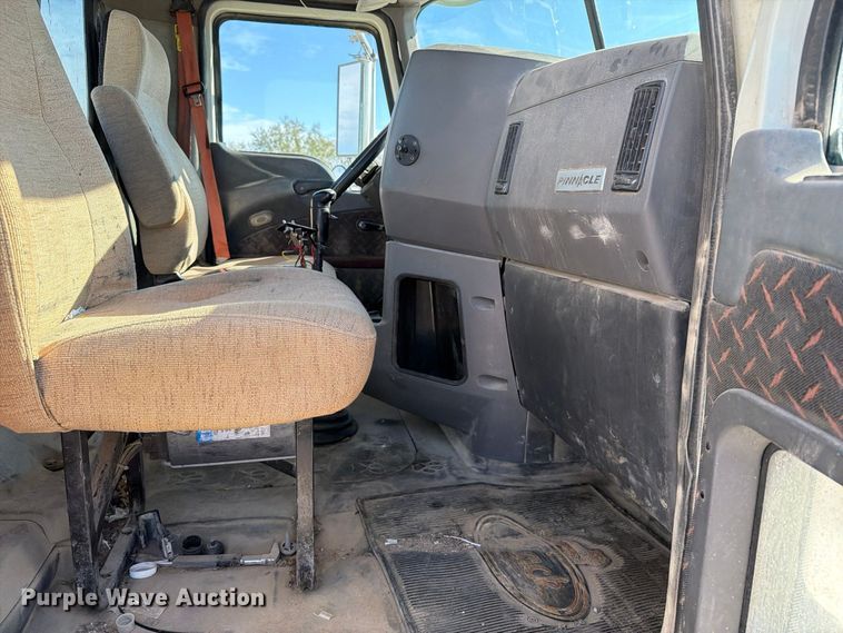 image for item EX1123 2016 Mack CXU613 semi truck