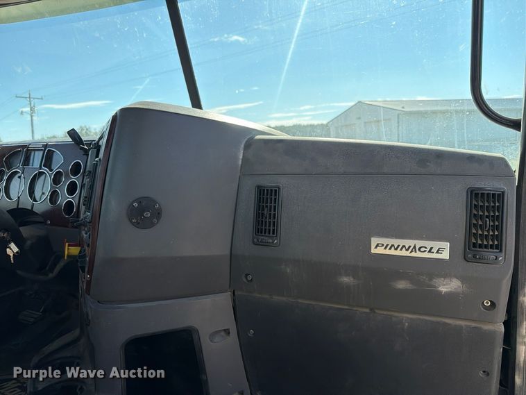 image for item EX1123 2016 Mack CXU613 semi truck