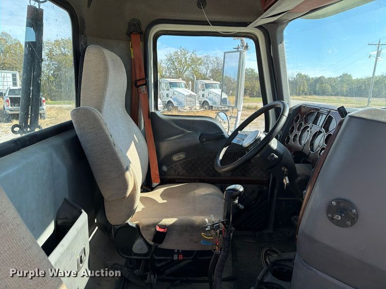 image for item EX1123 2016 Mack CXU613 semi truck
