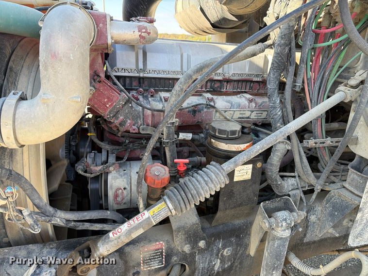 image for item EX1123 2016 Mack CXU613 semi truck