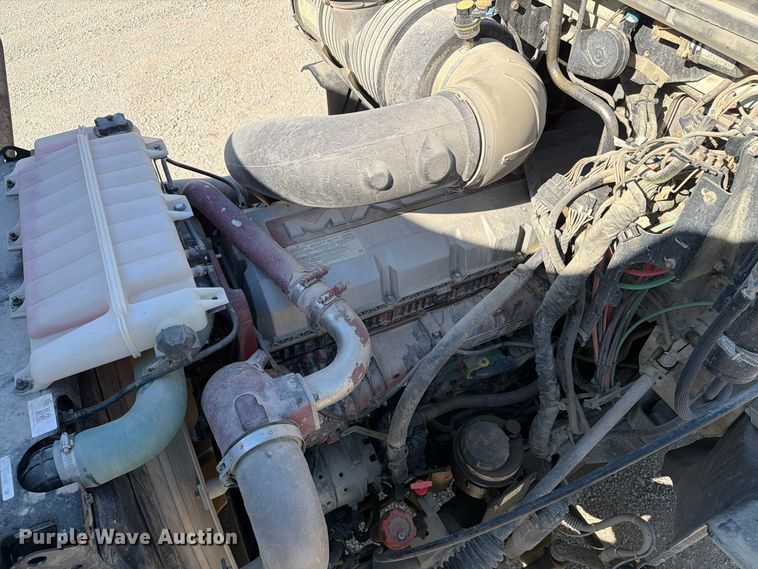 image for item EX1123 2016 Mack CXU613 semi truck