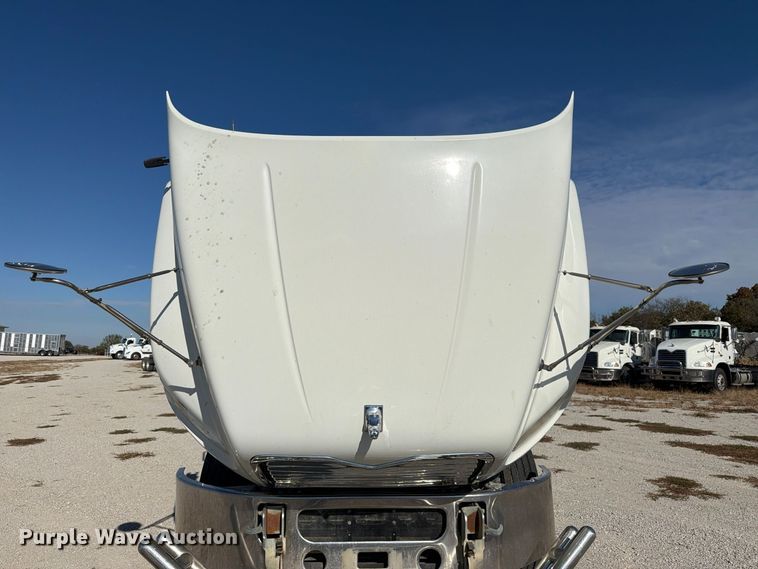 image for item EX1123 2016 Mack CXU613 semi truck
