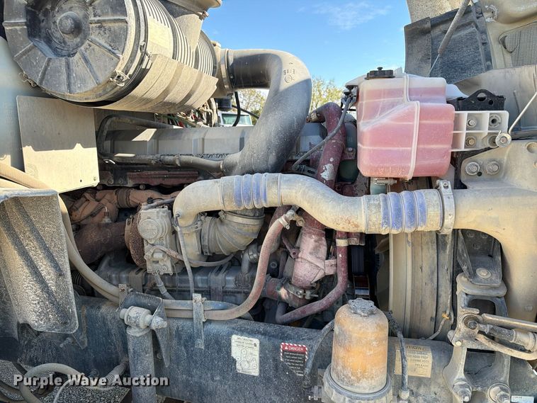 image for item EX1123 2016 Mack CXU613 semi truck