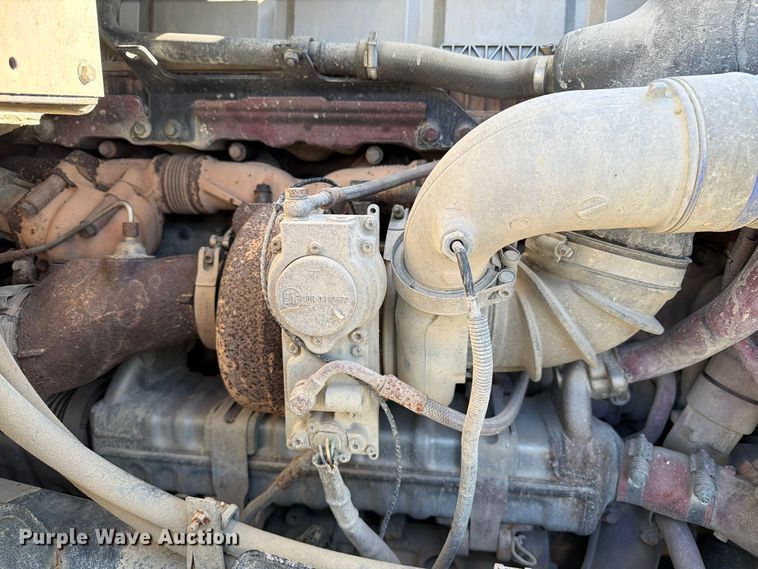 image for item EX1123 2016 Mack CXU613 semi truck