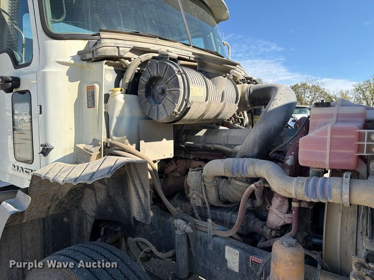 image for item EX1123 2016 Mack CXU613 semi truck