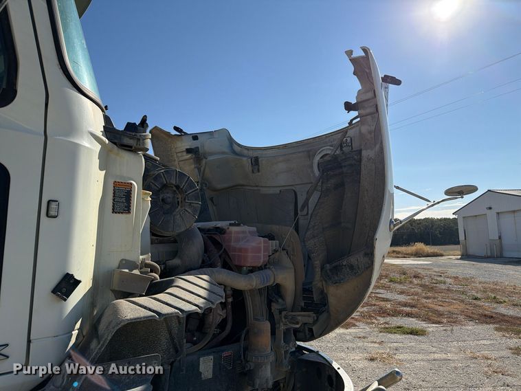 image for item EX1123 2016 Mack CXU613 semi truck