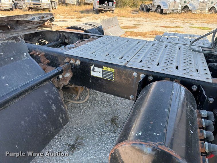 image for item EX1123 2016 Mack CXU613 semi truck