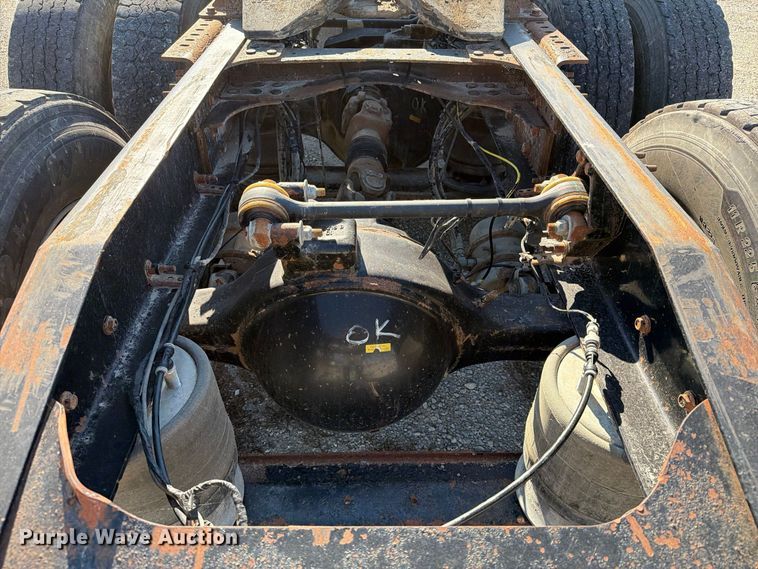 image for item EX1123 2016 Mack CXU613 semi truck