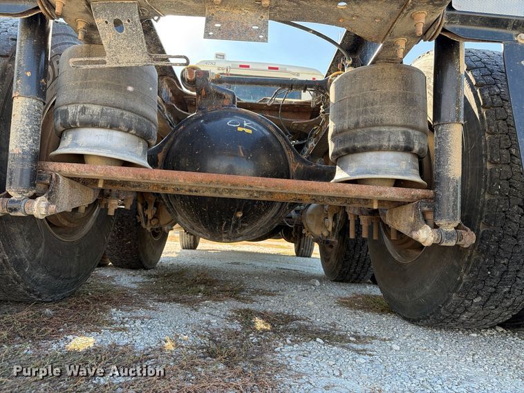 image for item EX1123 2016 Mack CXU613 semi truck