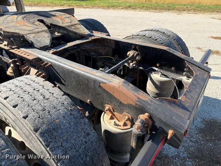 image for item EX1123 2016 Mack CXU613 semi truck