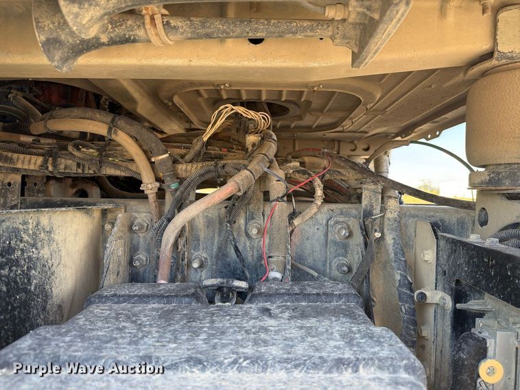 image for item EX1123 2016 Mack CXU613 semi truck