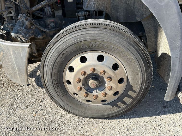 image for item EX1123 2016 Mack CXU613 semi truck