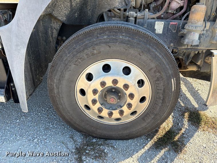 image for item EX1123 2016 Mack CXU613 semi truck