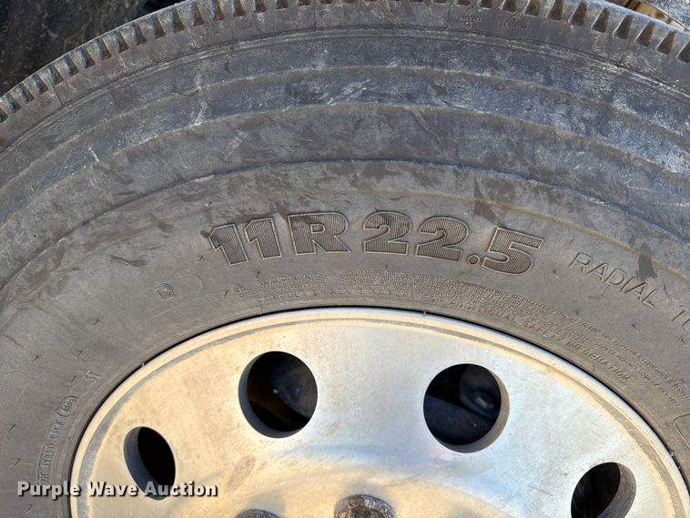 image for item EX1123 2016 Mack CXU613 semi truck