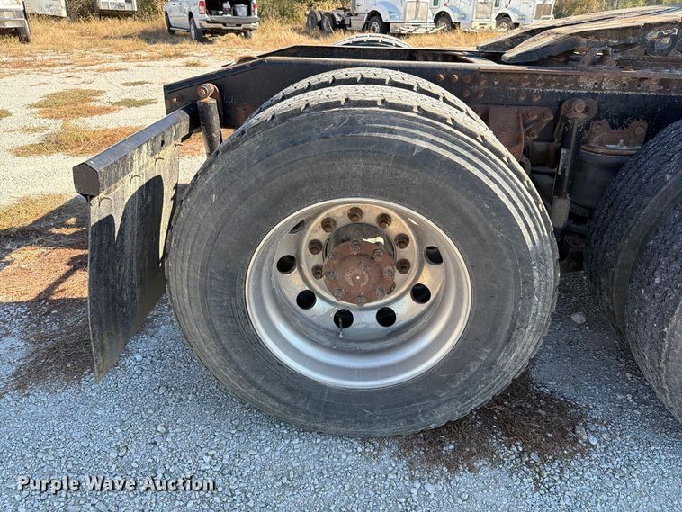 image for item EX1123 2016 Mack CXU613 semi truck