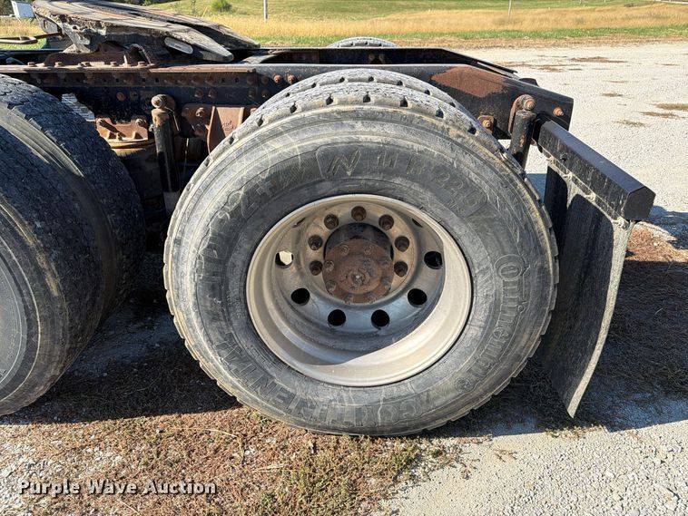 image for item EX1123 2016 Mack CXU613 semi truck
