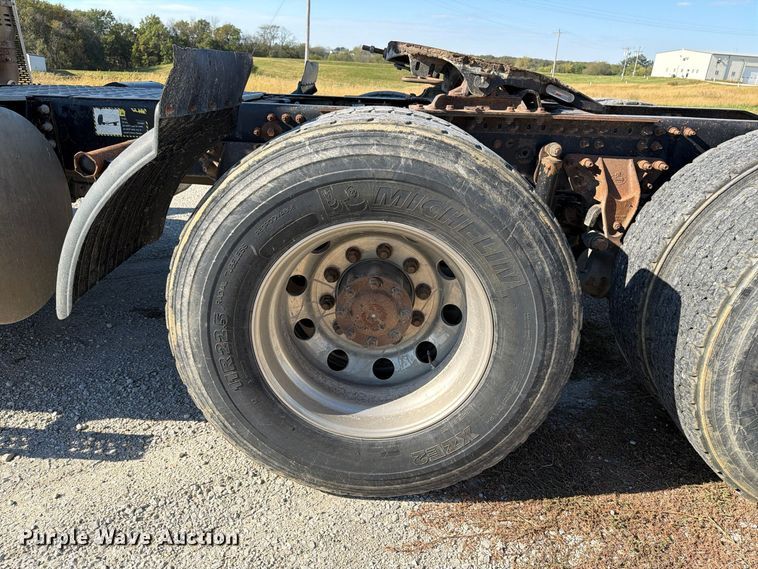 image for item EX1123 2016 Mack CXU613 semi truck