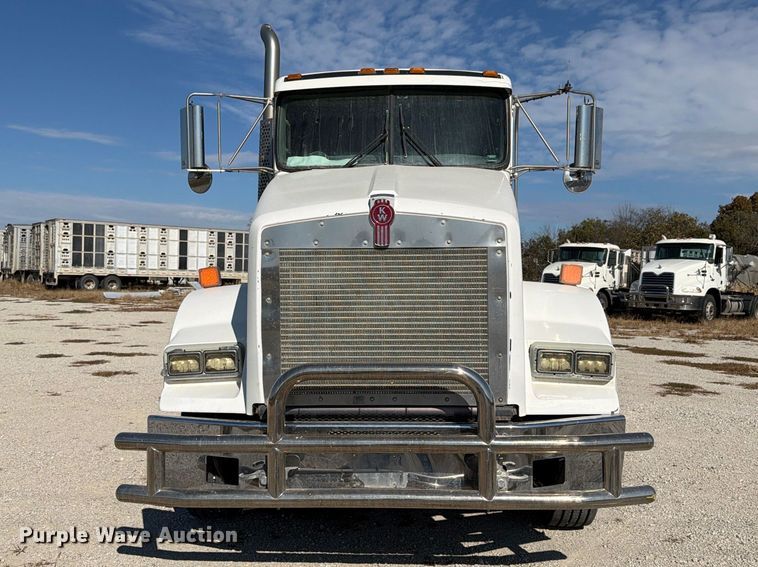 image for item EX1124 2014 Kenworth T800 semi truck