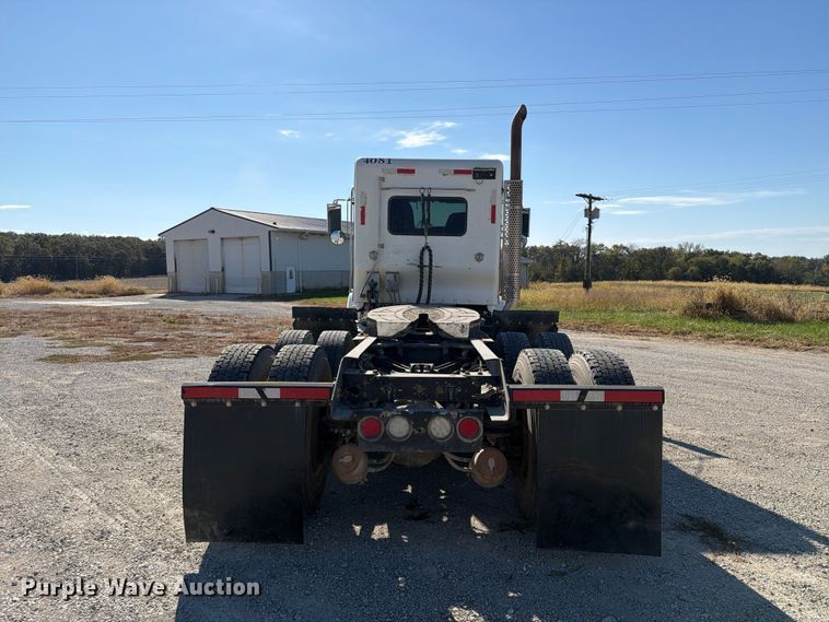image for item EX1124 2014 Kenworth T800 semi truck