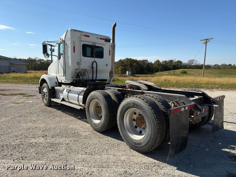 image for item EX1124 2014 Kenworth T800 semi truck