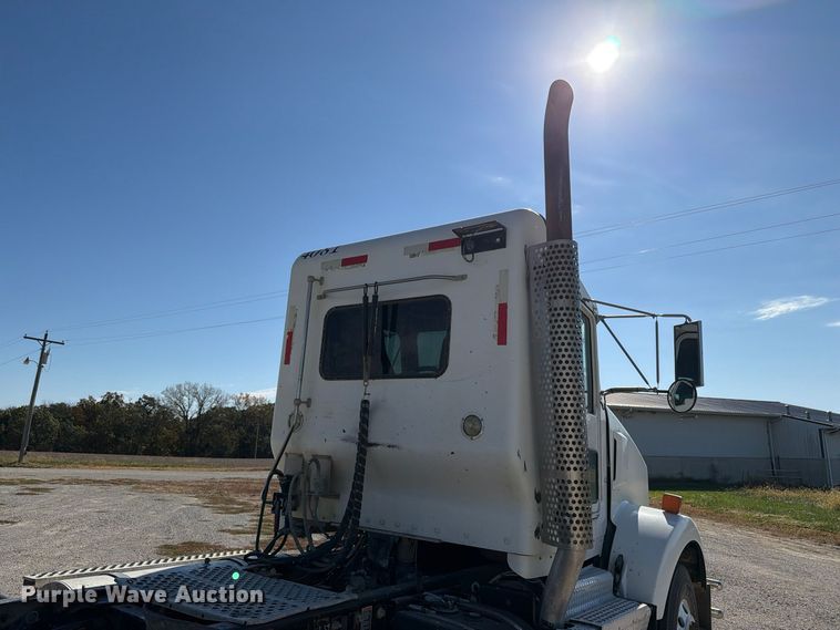 image for item EX1124 2014 Kenworth T800 semi truck
