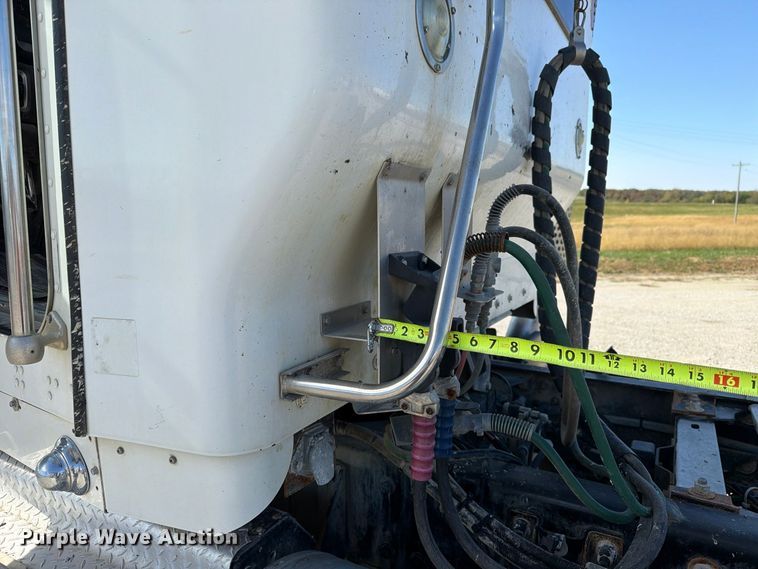 image for item EX1124 2014 Kenworth T800 semi truck
