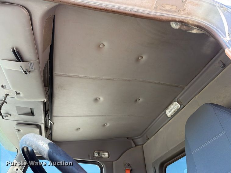 image for item EX1124 2014 Kenworth T800 semi truck