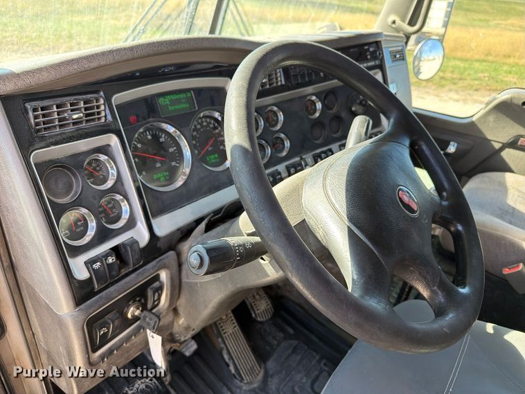 image for item EX1124 2014 Kenworth T800 semi truck