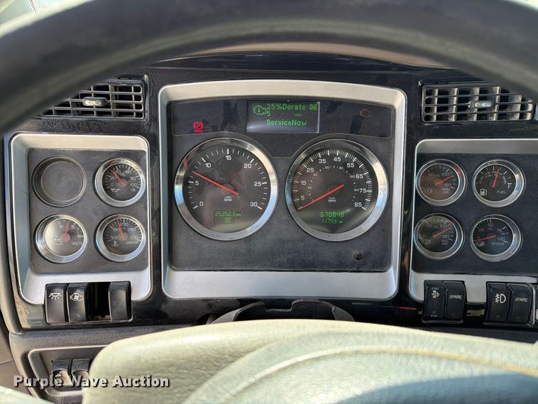 image for item EX1124 2014 Kenworth T800 semi truck
