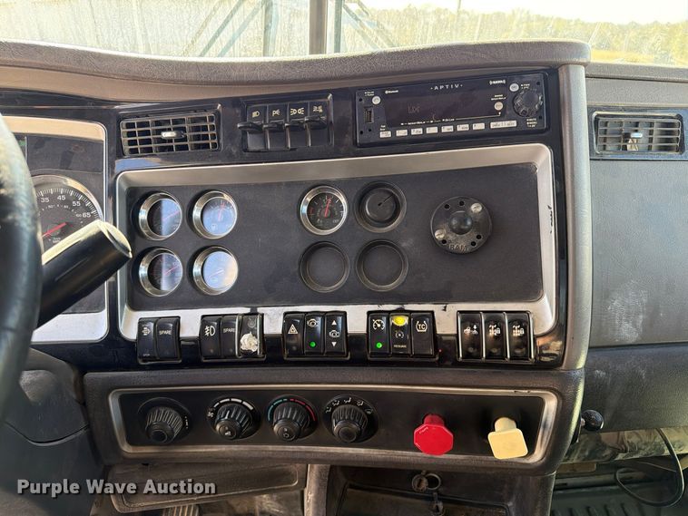 image for item EX1124 2014 Kenworth T800 semi truck