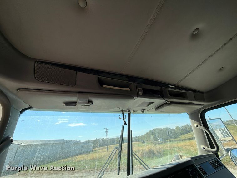 image for item EX1124 2014 Kenworth T800 semi truck