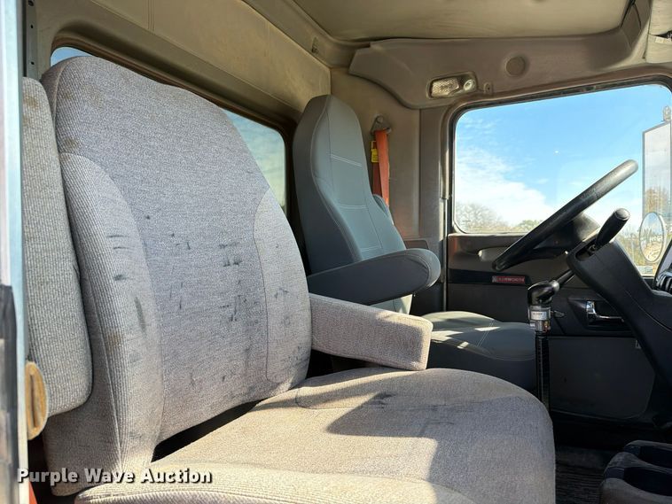image for item EX1124 2014 Kenworth T800 semi truck