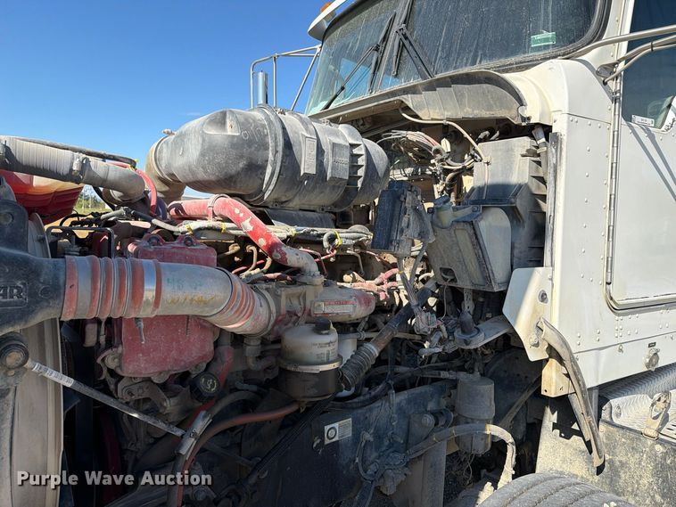 image for item EX1124 2014 Kenworth T800 semi truck