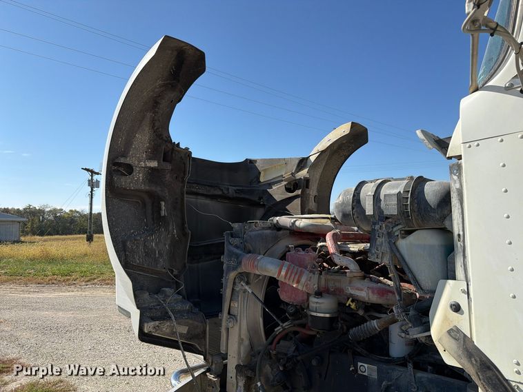 image for item EX1124 2014 Kenworth T800 semi truck