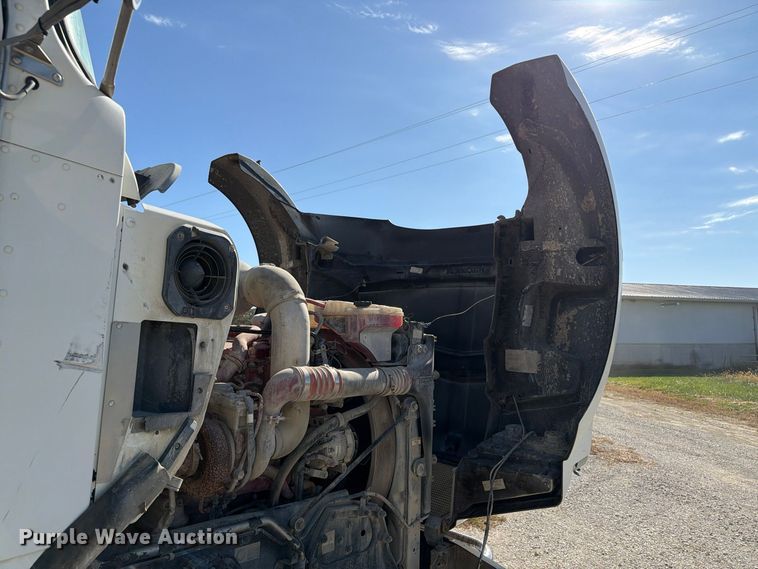 image for item EX1124 2014 Kenworth T800 semi truck