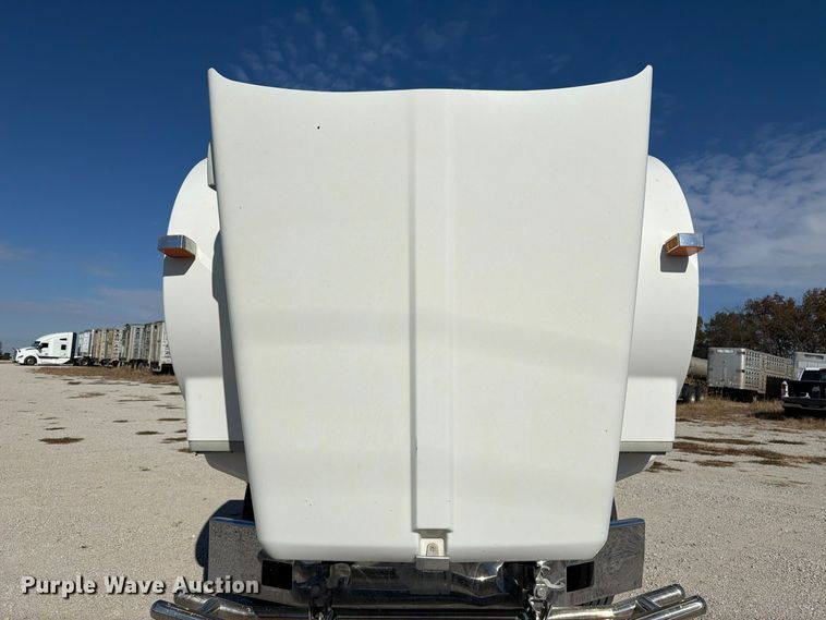 image for item EX1124 2014 Kenworth T800 semi truck