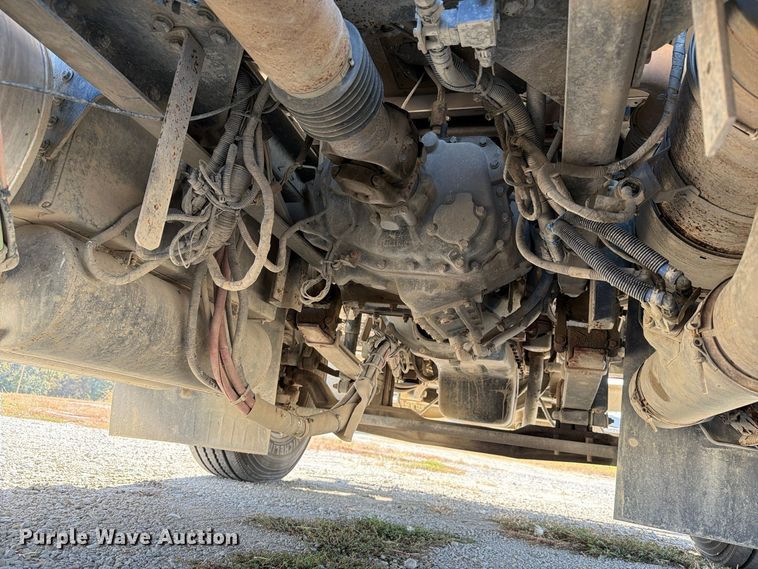 image for item EX1124 2014 Kenworth T800 semi truck