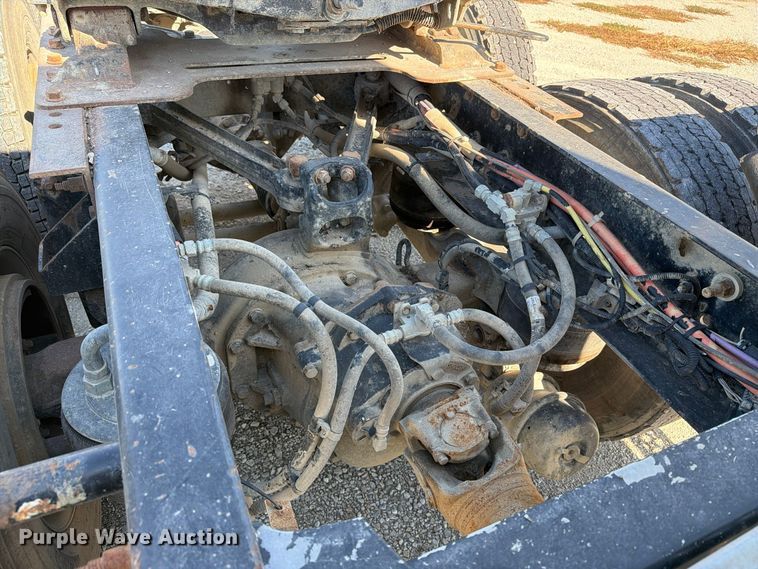 image for item EX1124 2014 Kenworth T800 semi truck