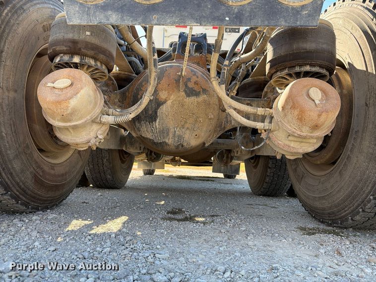 image for item EX1124 2014 Kenworth T800 semi truck