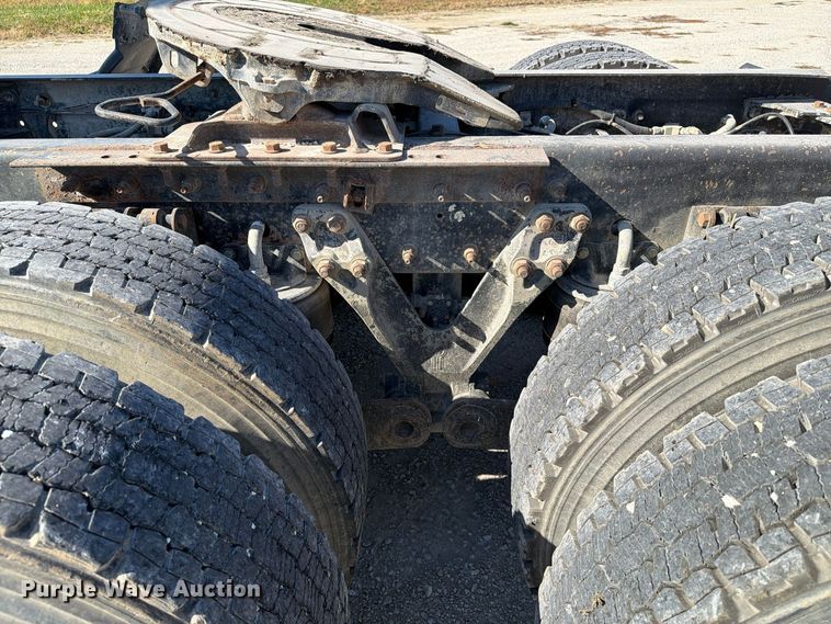 image for item EX1124 2014 Kenworth T800 semi truck